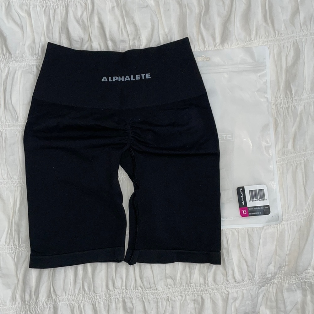 NEW Alphalete Black Amplify 4.5 inch Biker Shorts in size Extra Small